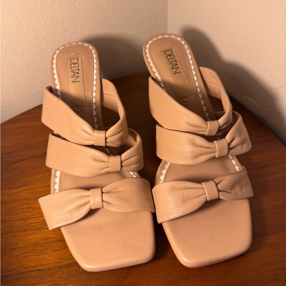 Deltan Charlotte Three Band Kitten Heels in Nude Leather size 7.5